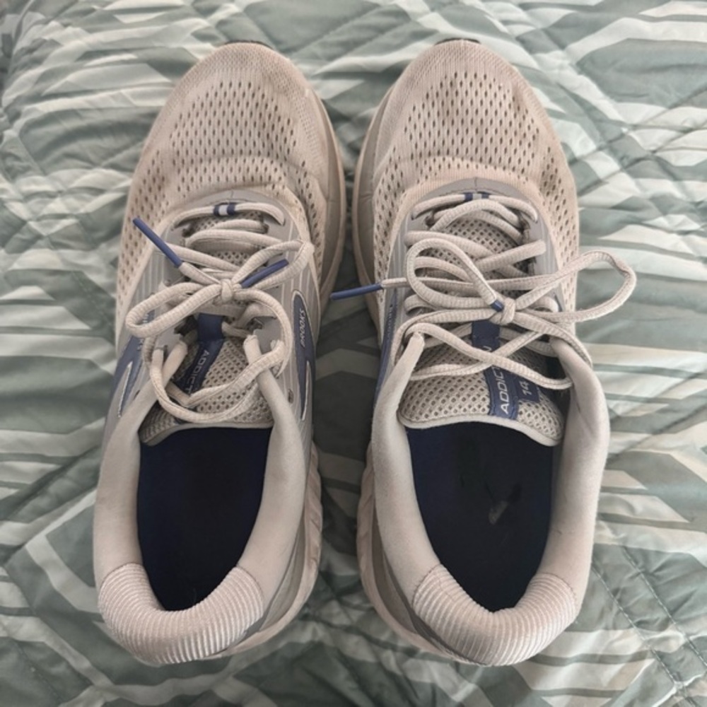 Women’s Brooks Addiction 4 Size 10 Narrow